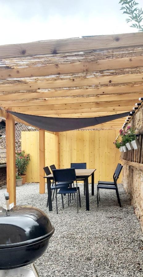 Sharecroppers Cottage With Swimming Pool Pageas Экстерьер фото